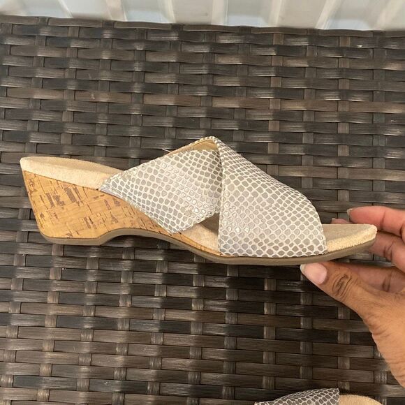 Vionic Leticia wedge sandals, with the lizard, print leather, upper and a cork w - Picture 5 of 6